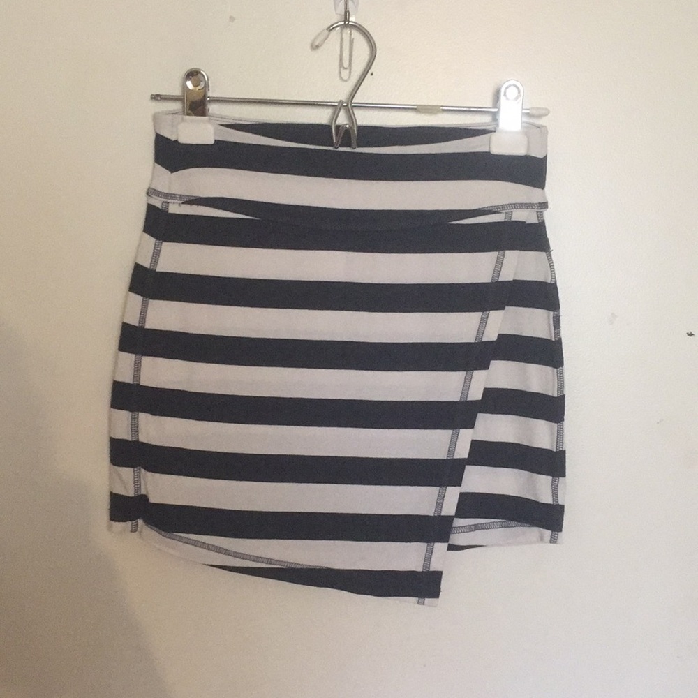 FINAL SALE !!! Super cute wrap mini skirt